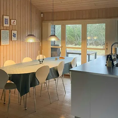 Cozy Summer House With A Large Natural Plot * Ålbæk
