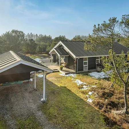 Vakantiehuis Cozy Summer House With A Large Natural Plot